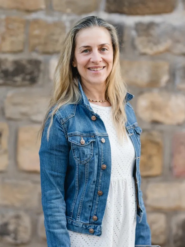 Anelia Mihailova-Wilson (Mi)